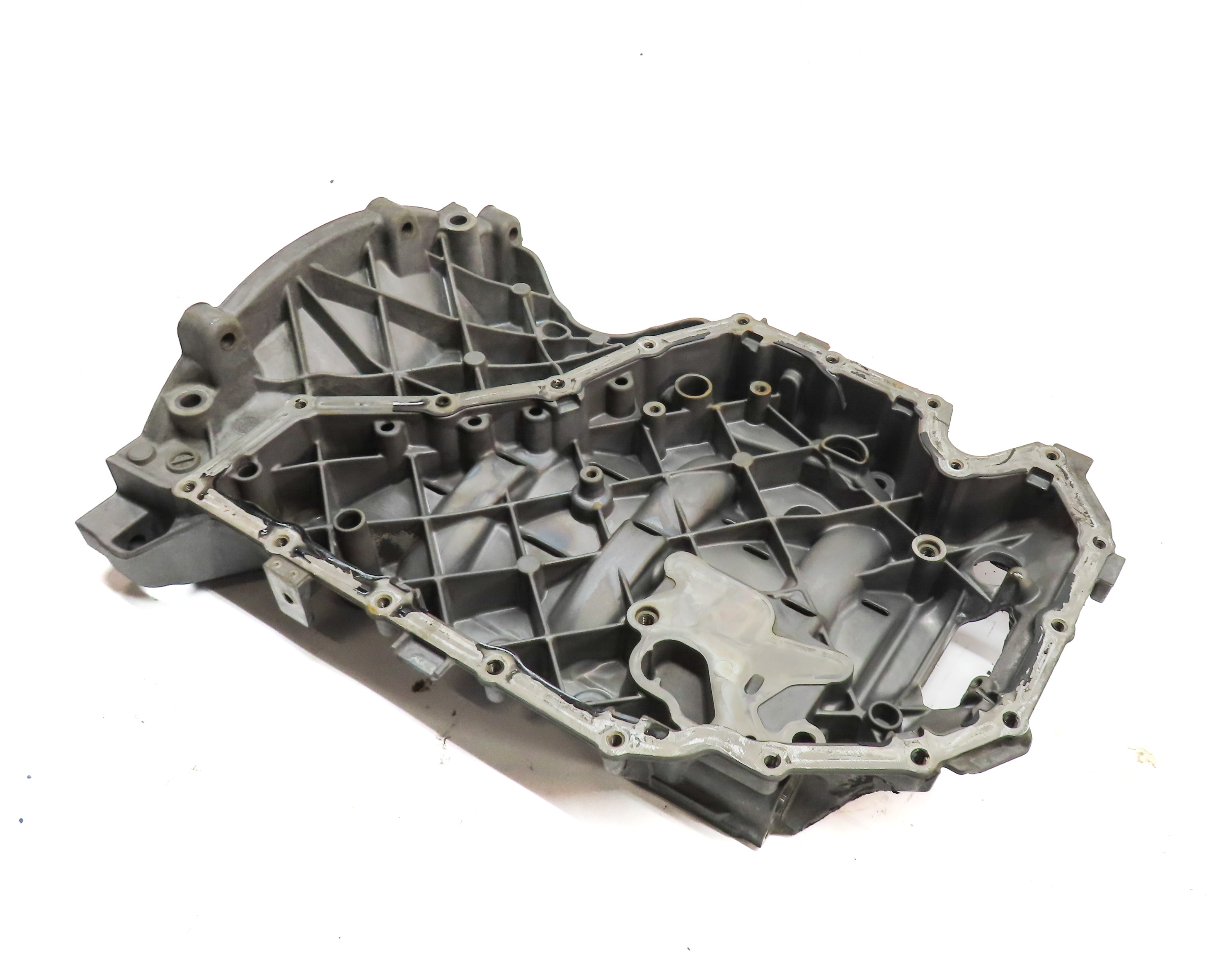 13-17 AUDI A4 A5 A6 Q5 (B8 C7 8K 8T 8R) 2.0L TURBO ENGINE UPPER OIL FLUID PAN — exact item pictured